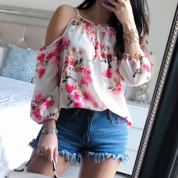Anthropologie Tops - HP🎉 Anthropologie / Sanctuary Floral Cute Blouse